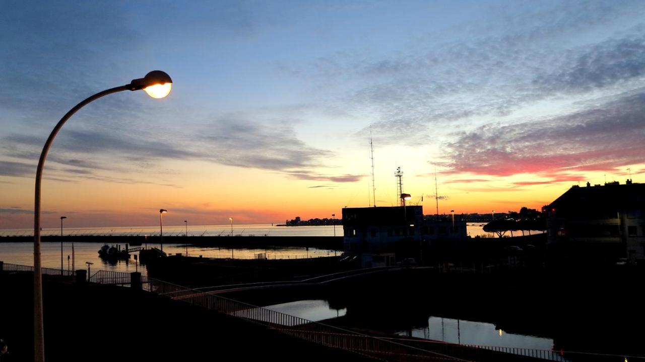 Hotel Les Abeilles Saint-Nazaire  Esterno foto
